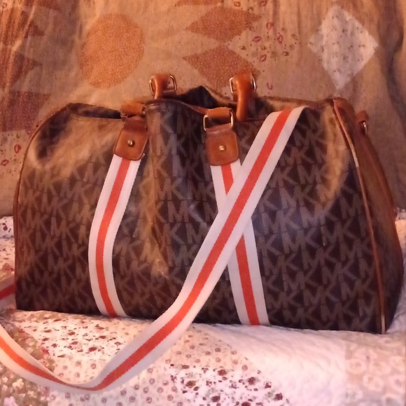 Michael kors duffle bag - Picture 3 of 3